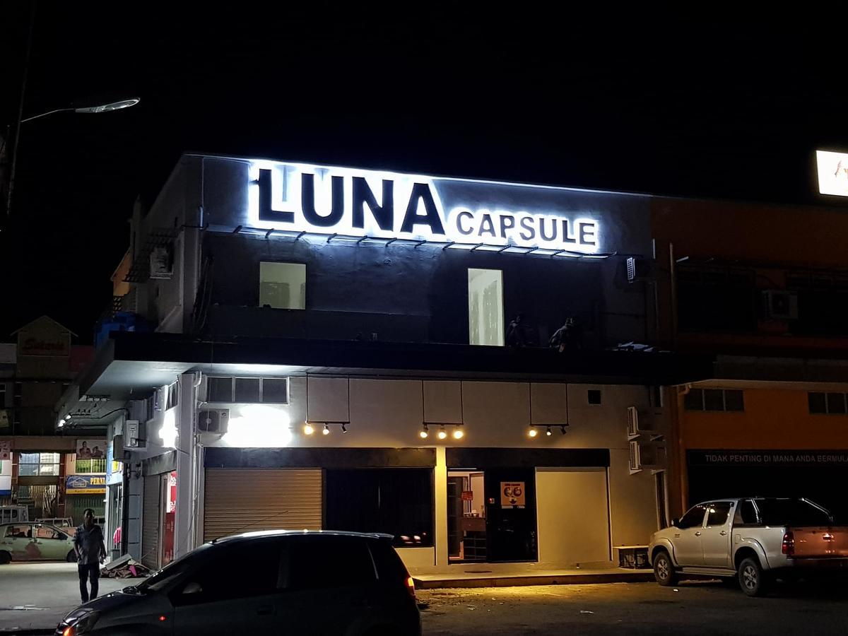 Luna Capsule Semporna Eksteriør bilde